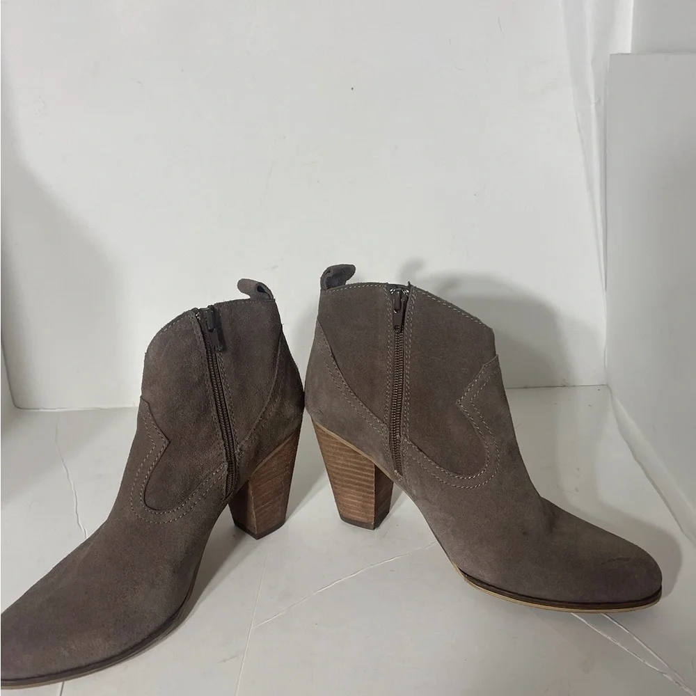 Steve Madden Brown Suede Leather Fringe Block Heel Booties size 8.5